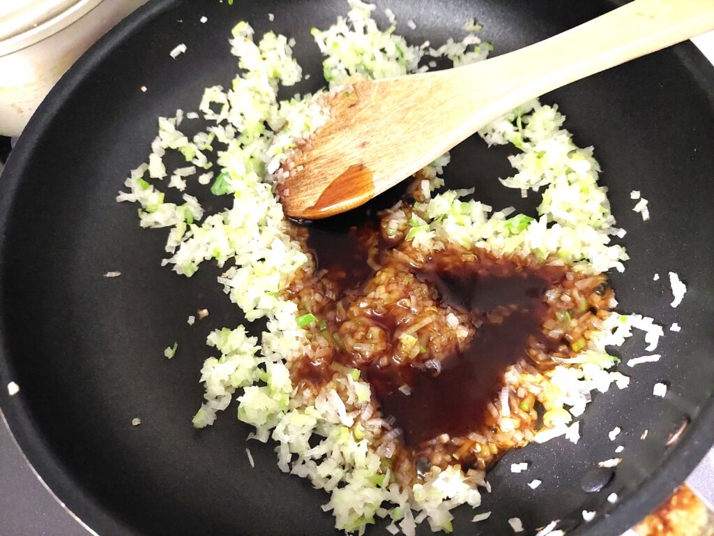 コープミールキット「野菜と食べる！葱まみれ油淋鶏」タレを作る