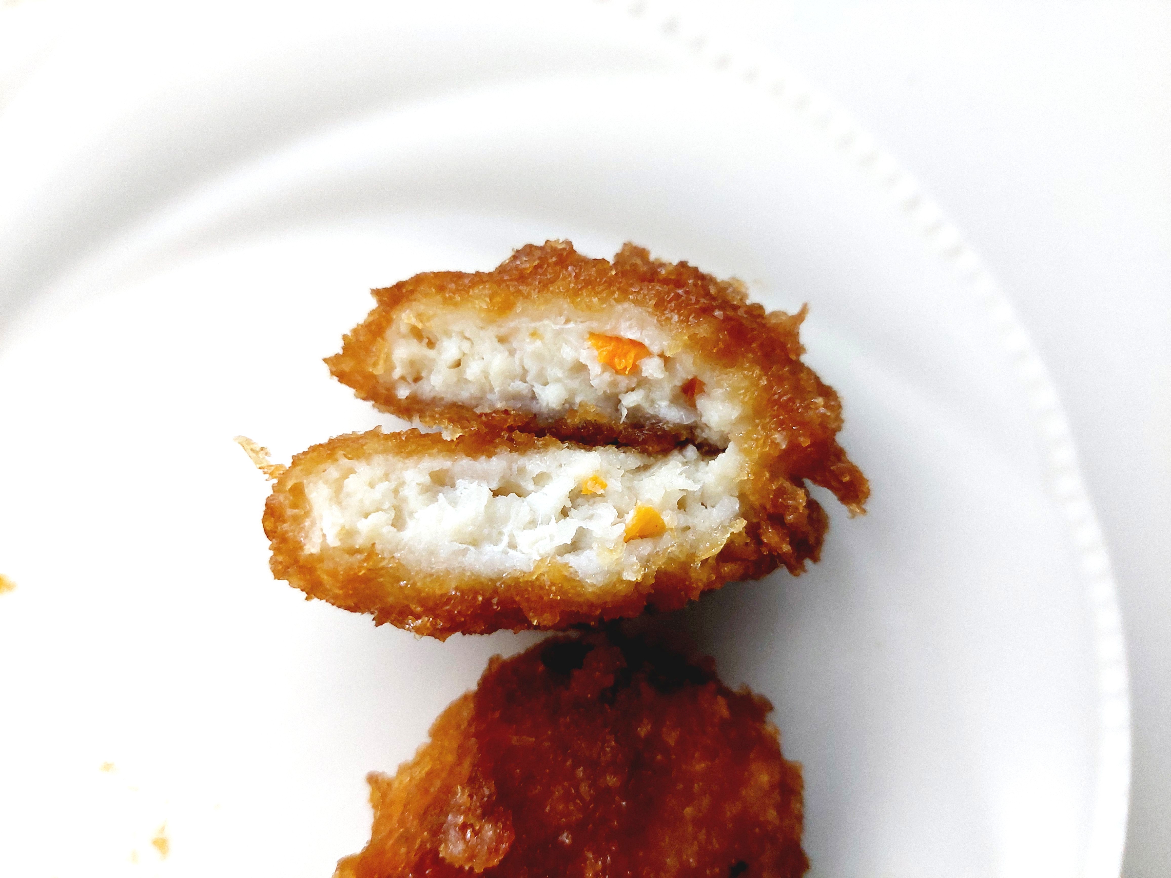 コープ「甘辛チキン南蛮ベジカツ」半分に切ってみた