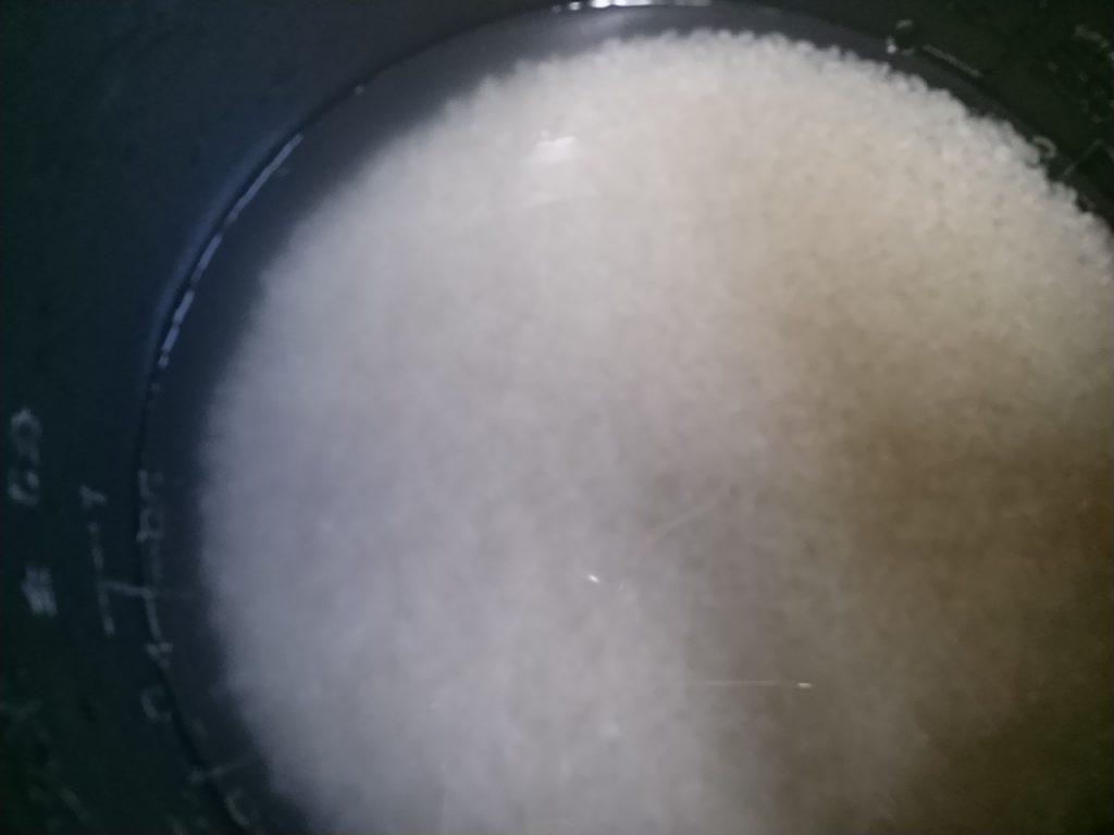 パルシステム「五目炊き込みご飯」米を洗った画像