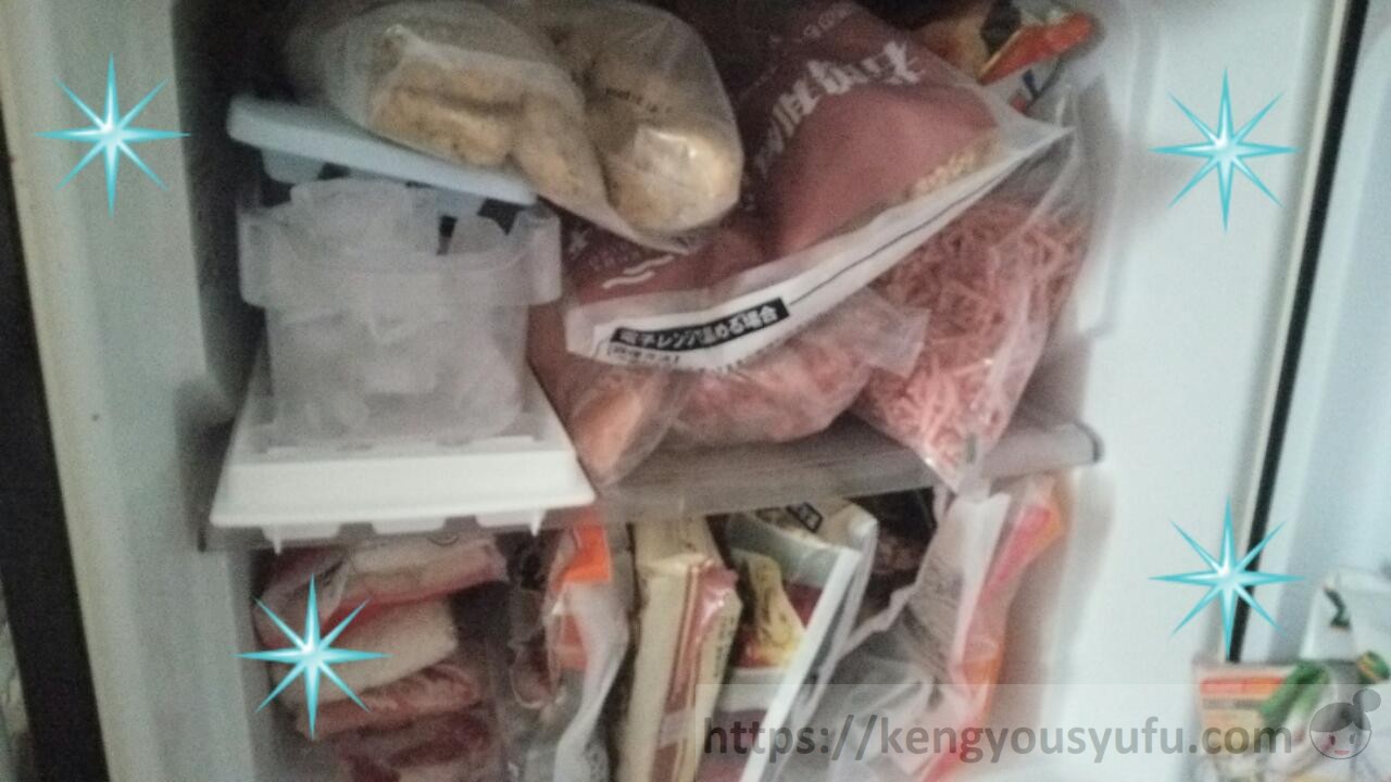 我が家の冷凍庫の中　食材宅配コープの商品であふれる画像
