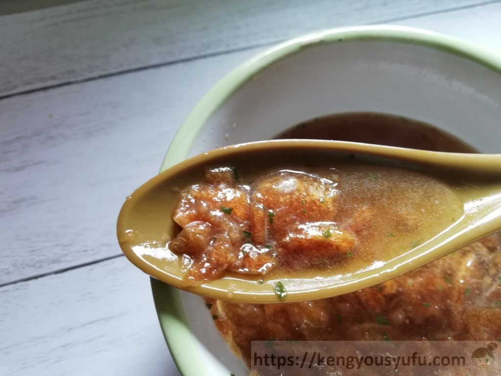 食材宅配コープデリで購入した「淡路島産玉ねぎのスープ」お湯を入れた後の画像