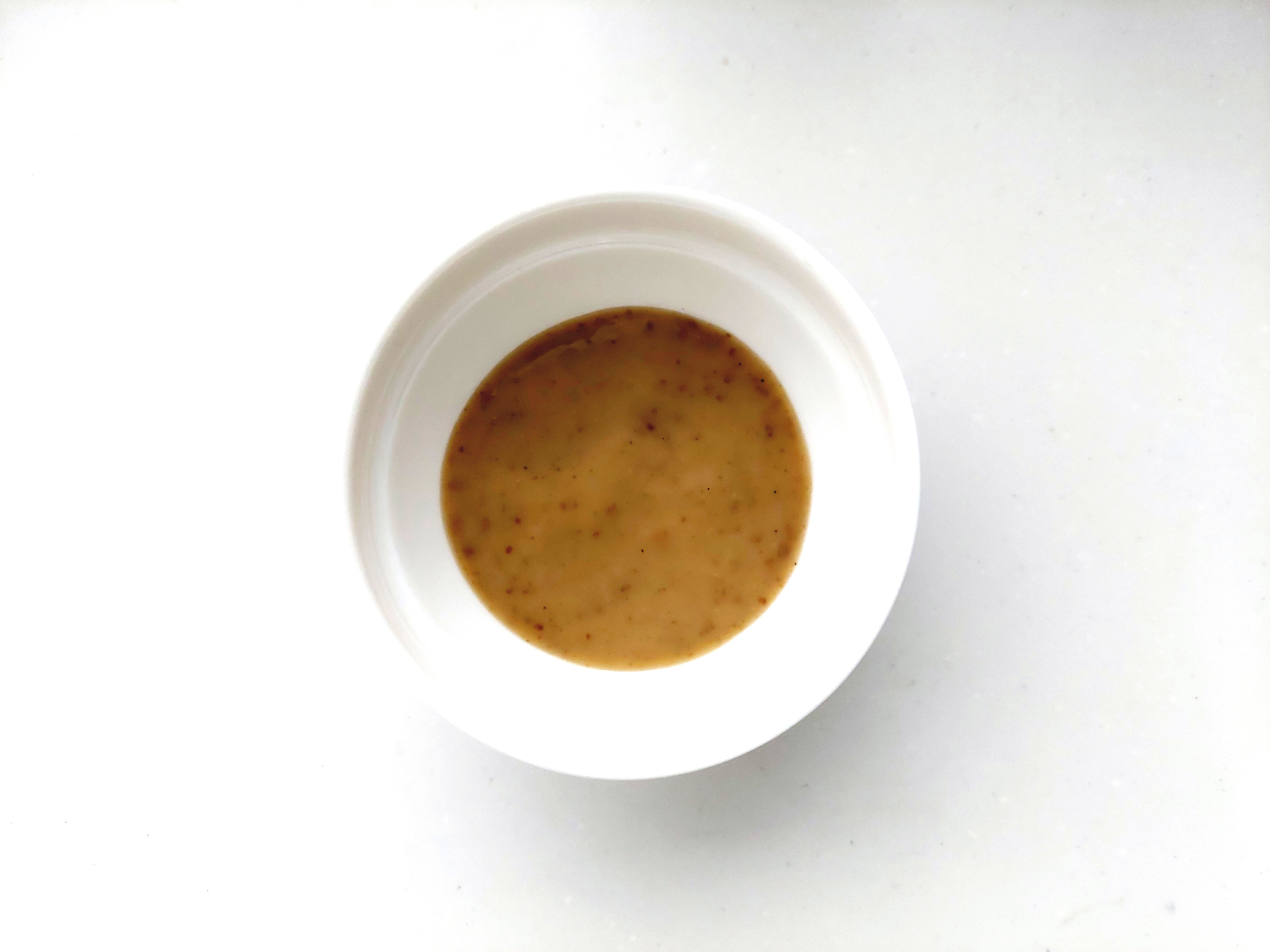 コープ「深煎り胡麻ドレッシング　まろやかタイプ（カロリーハーフ）」中身の画像