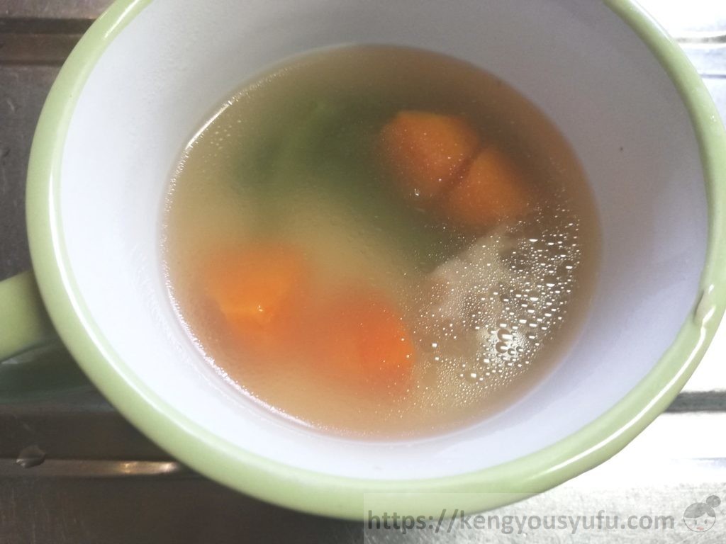 食材宅配コープデリで購入したミールキット「バジルチキンソテー＋ごろごろ野菜スープ」スープの完成画像
