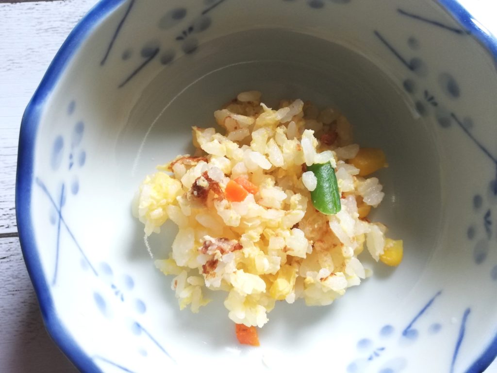 コープ産地指定「北海道の野菜ミックスたまねぎ入り」チャーハン