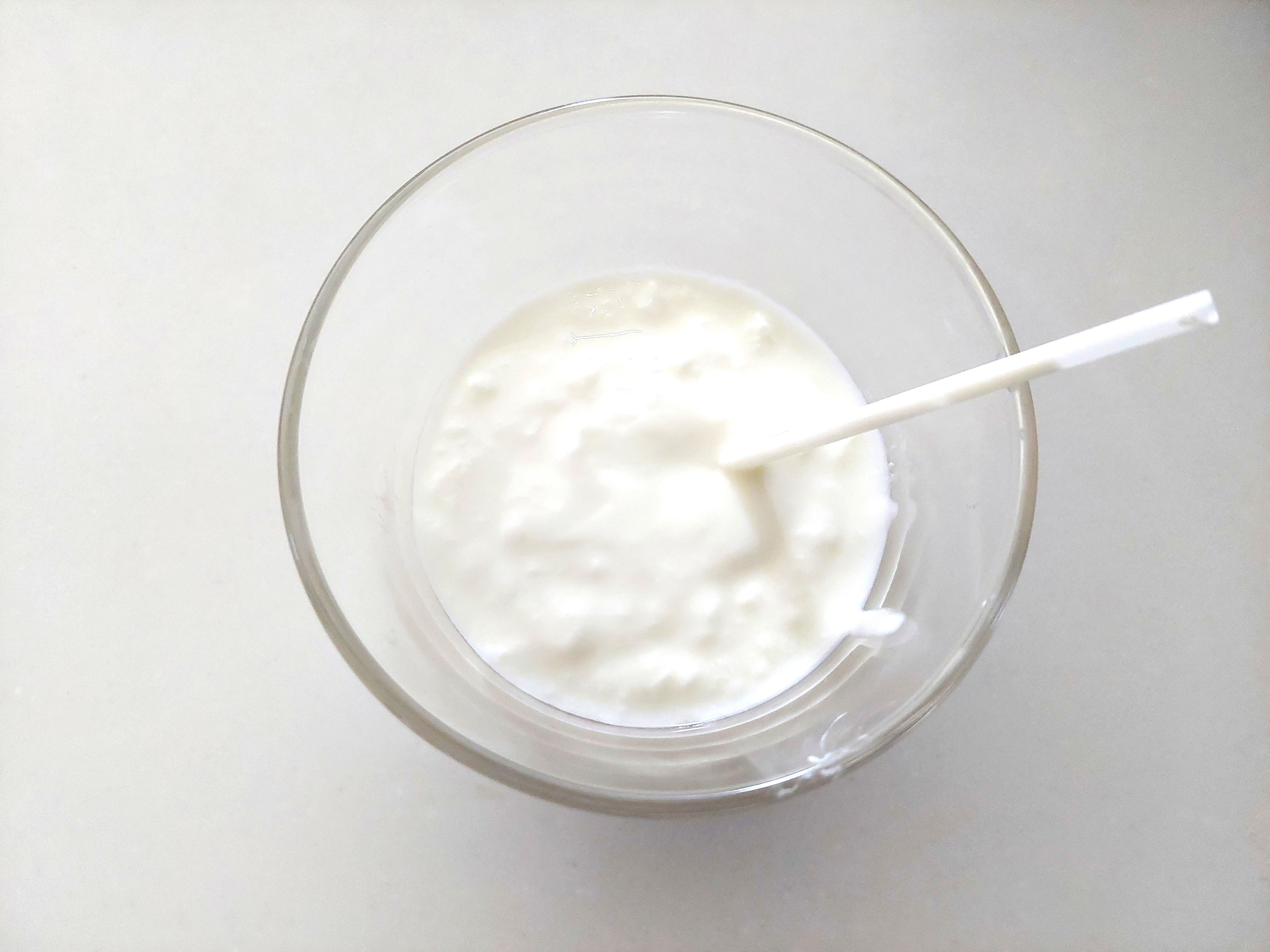 コープ「北海道脂肪０（ゼロ）プレーンヨーグルト」ストローで飲む