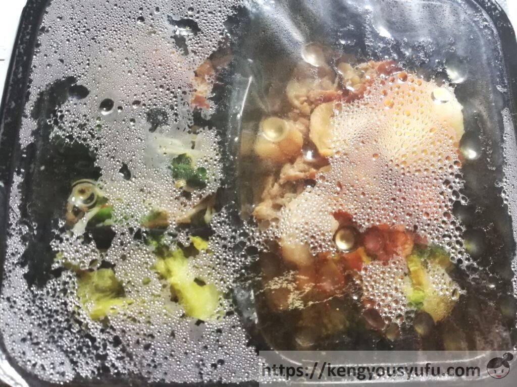 ナッシュ「牛肉のデミグラスソース煮」電子レンジで解凍直後の画像