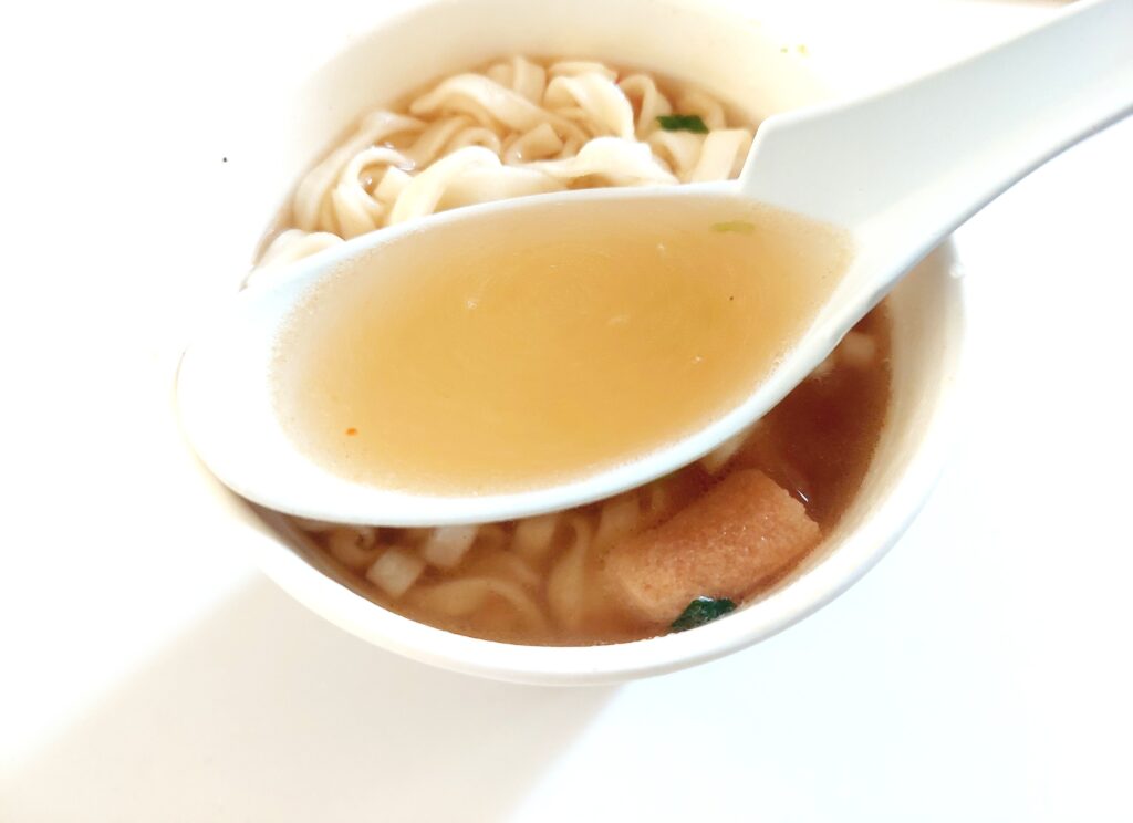 コープ「関西風きつねうどん（きざみ揚げ入り）」スープ