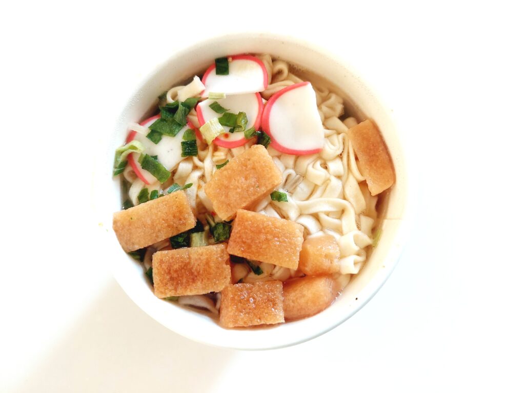 コープ「関西風きつねうどん（きざみ揚げ入り）」完成画像