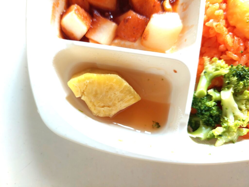 5種の野菜を使ったお子さまプレート「とろとろオムライスセット」さつまいもの大学芋風ソース