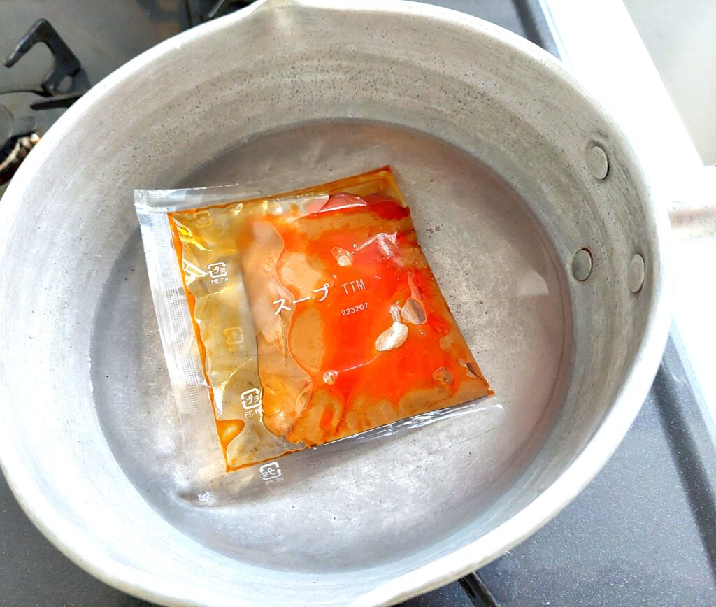 コープ「花椒香る担々麺」スープを解凍