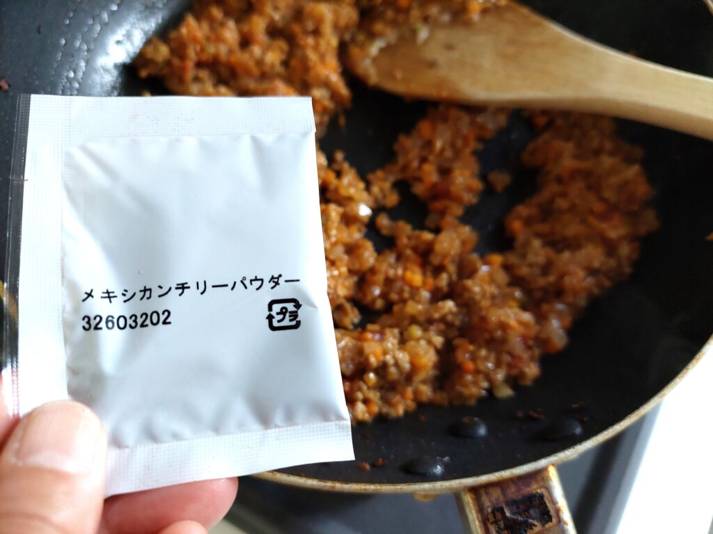 コープミールキット「１／３日分野菜が摂れる半熟玉子のドライカレー」スパイスをれる