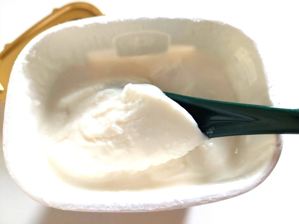 コープ「カナダ産はちみつヨーグルト」スプーンですくってみた