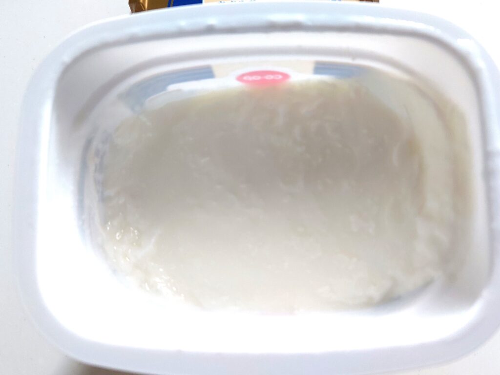 コープ「産直生乳で作ったプレーンヨーグルト」中身の画像