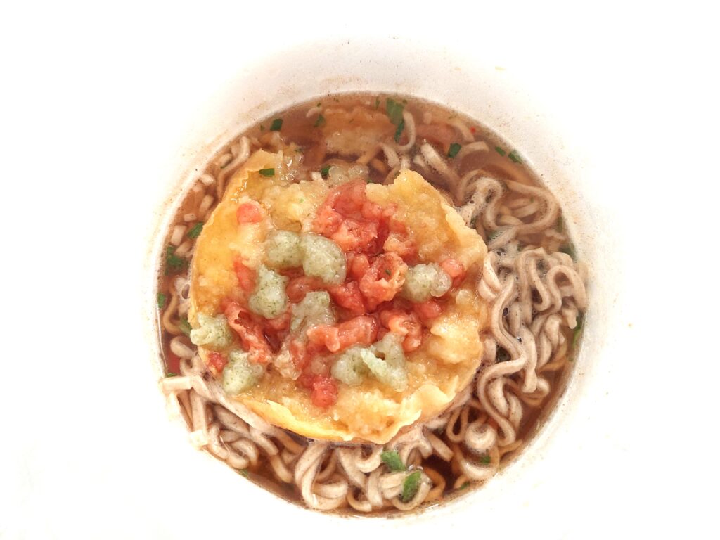 コープカップ麺「ミニ天ぷらそば（減塩）」完成画像