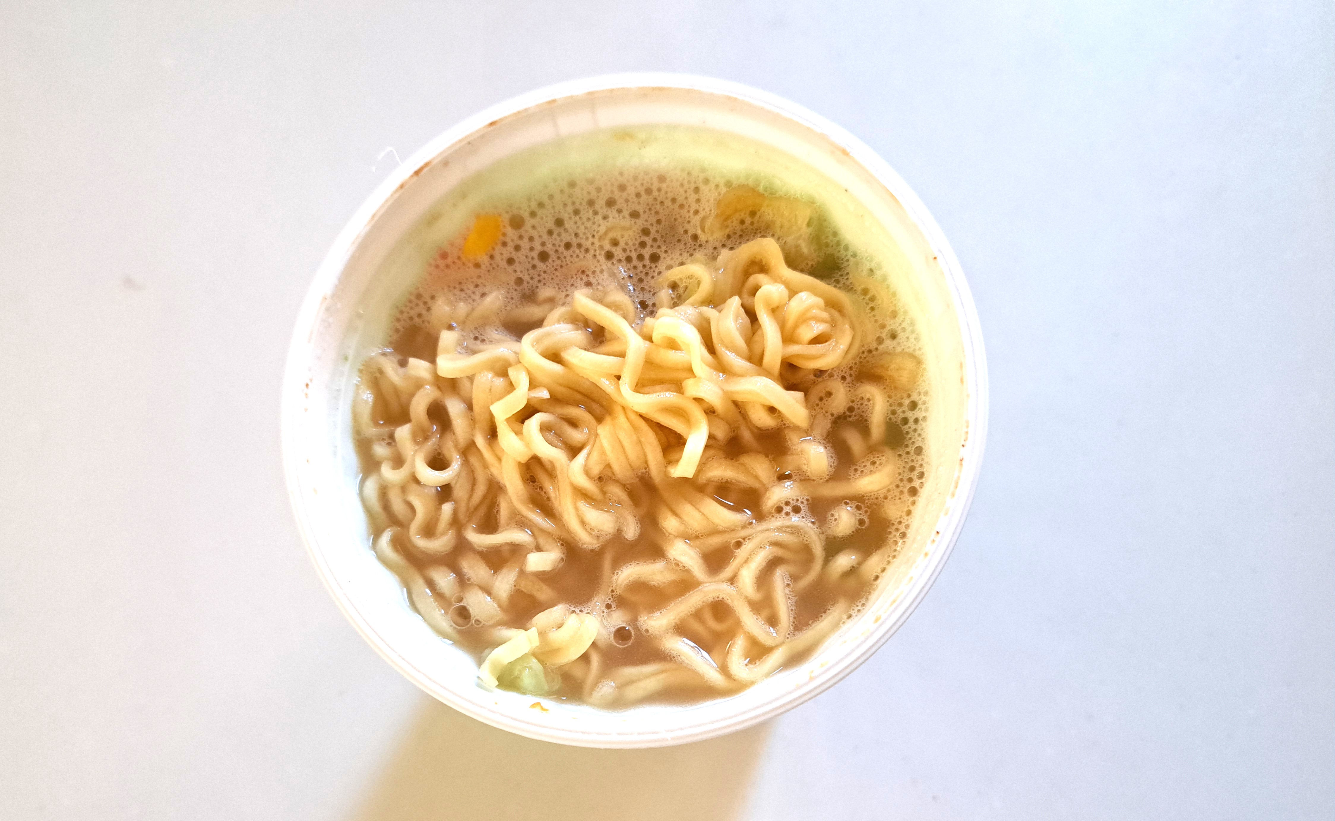 コープサステナブル「1食分の野菜 ちゃんぽん風ヌードル」麺アップ