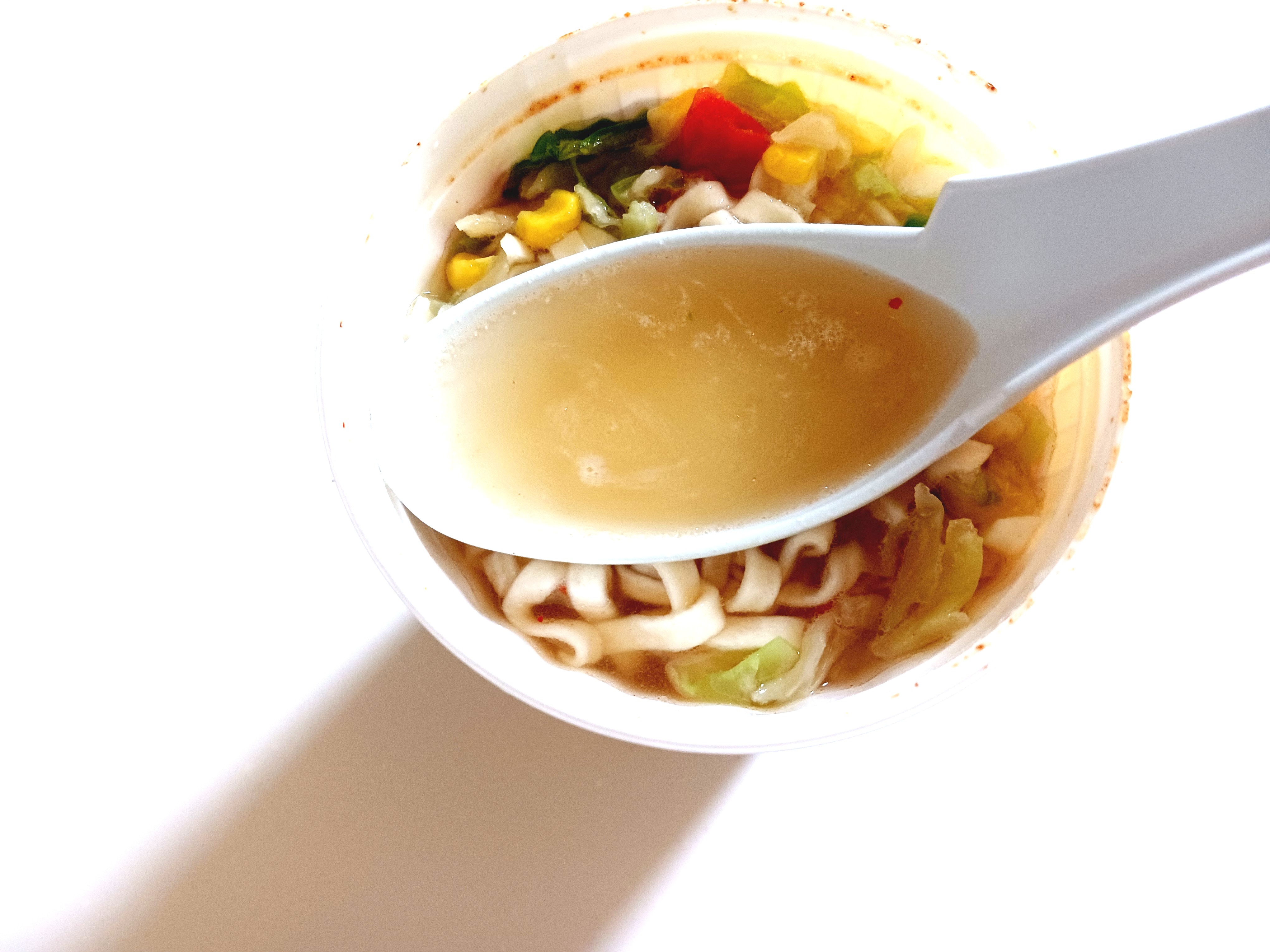 コープ「1食分の野菜 関西風うどん」スープ