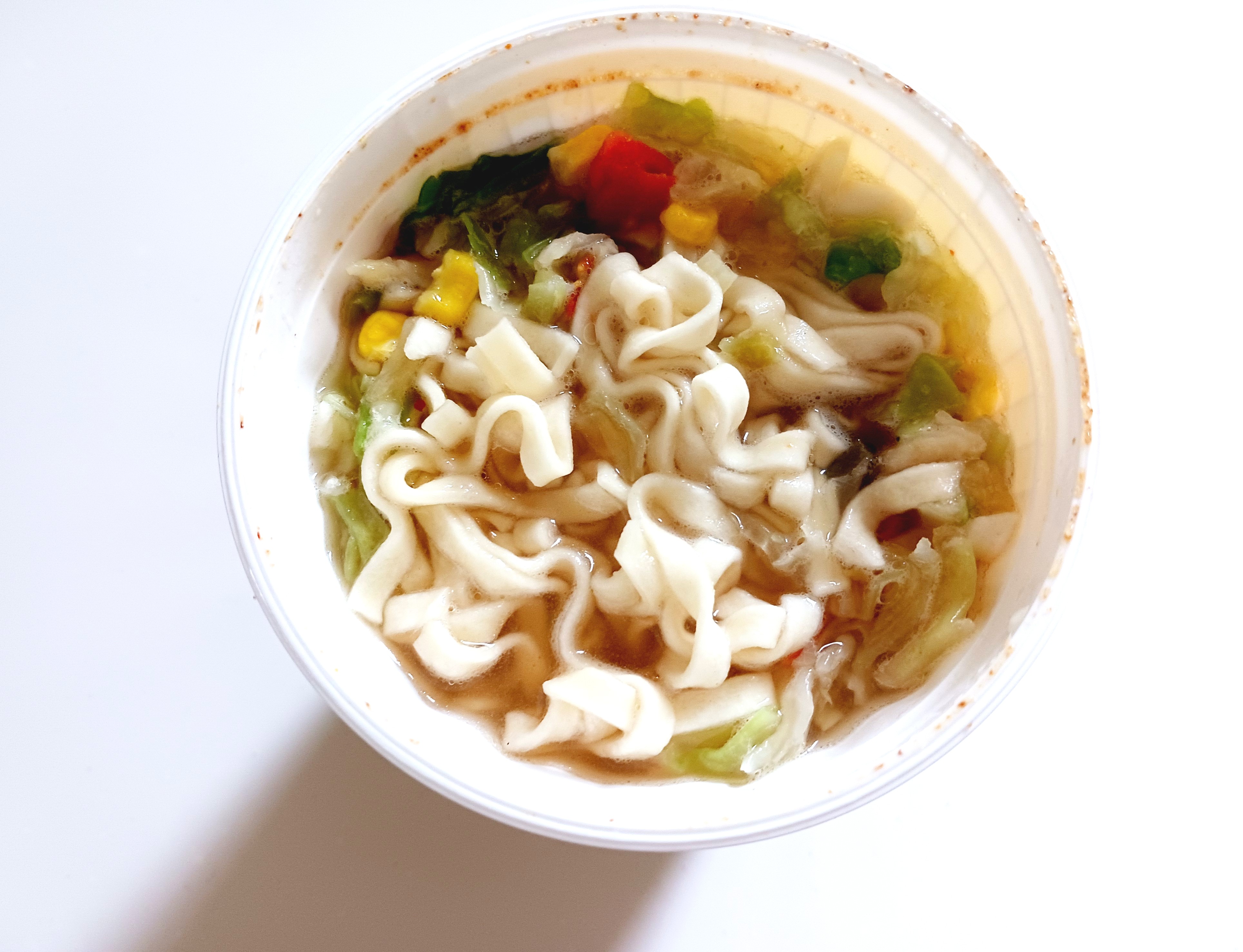 コープ「1食分の野菜 関西風うどん」麺アップ
