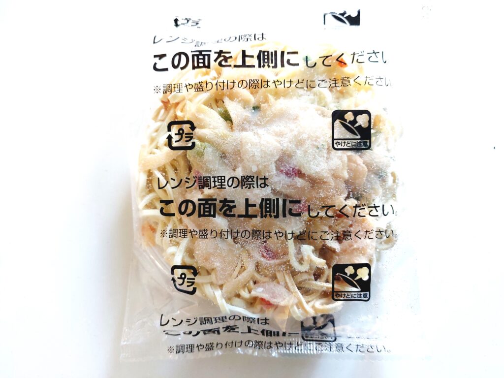 コープ「炒め野菜の中華焼そば」凍ったままの画像