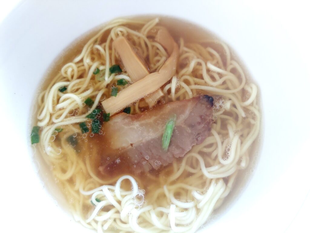 コープ「みんなの一杯　あっさりスープの塩ラーメン」完成画像