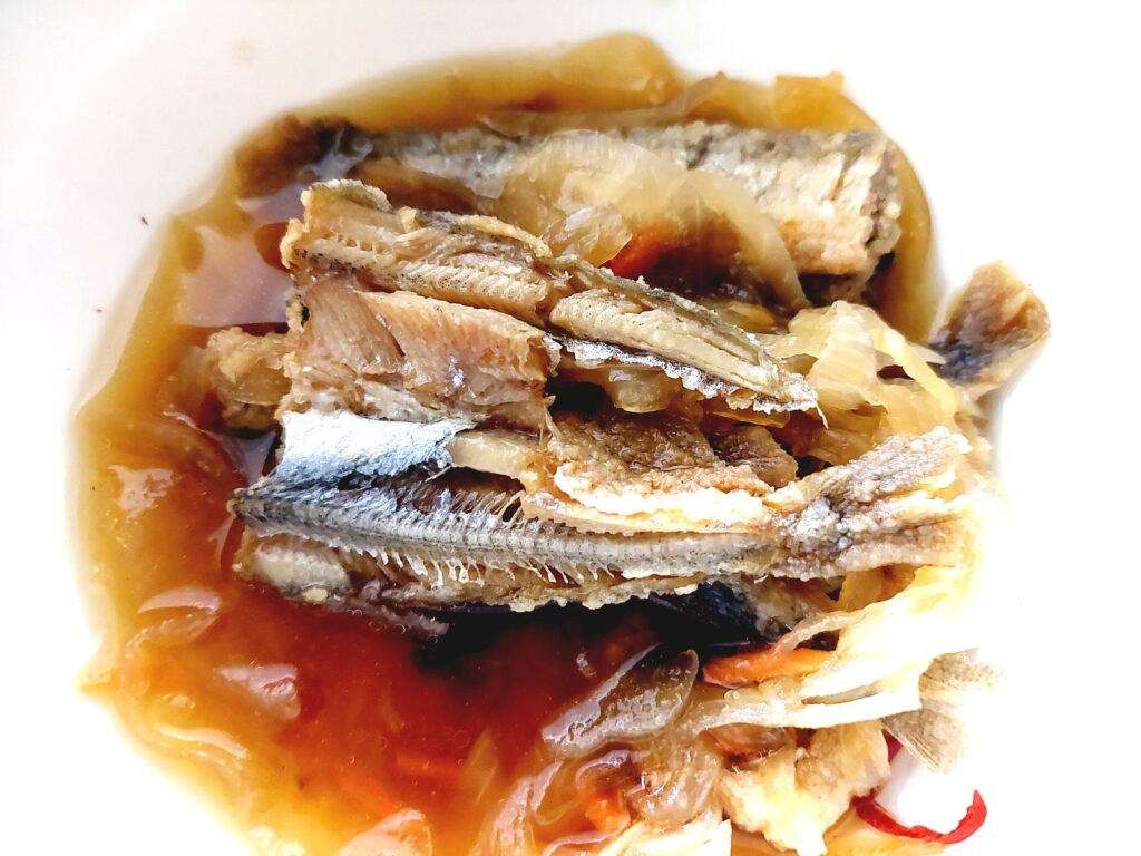 コープ「からふとししゃも南蛮漬（オス）」魚を半分に割ってみた