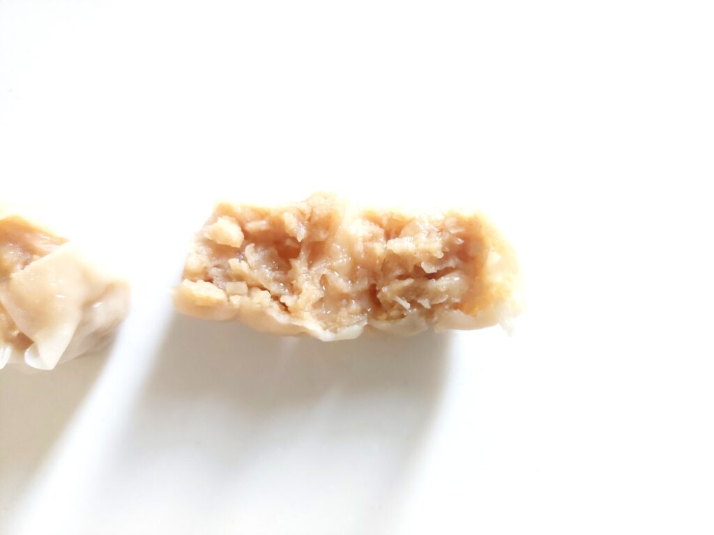 コープ「チルド焼売 １５個」半分に割ってみた