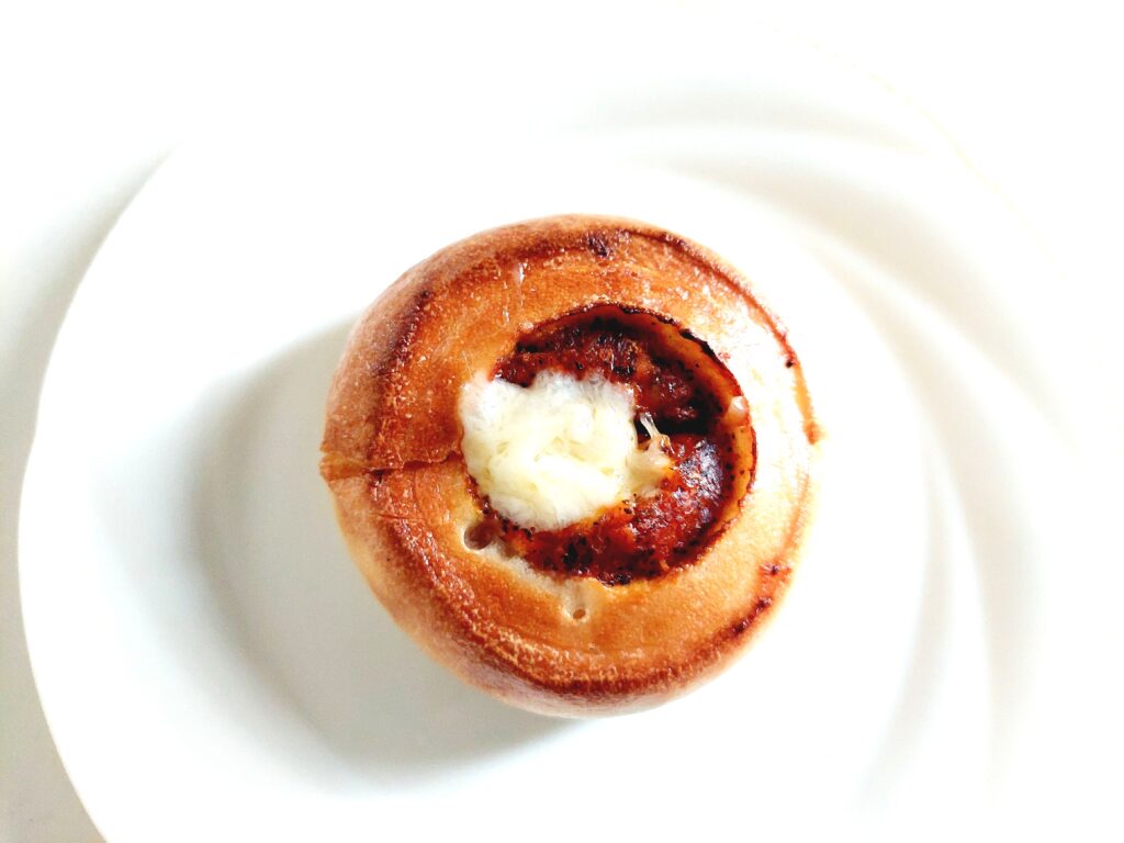 コープ「4種チーズのまんまるピッツア」チーズが噴き出る