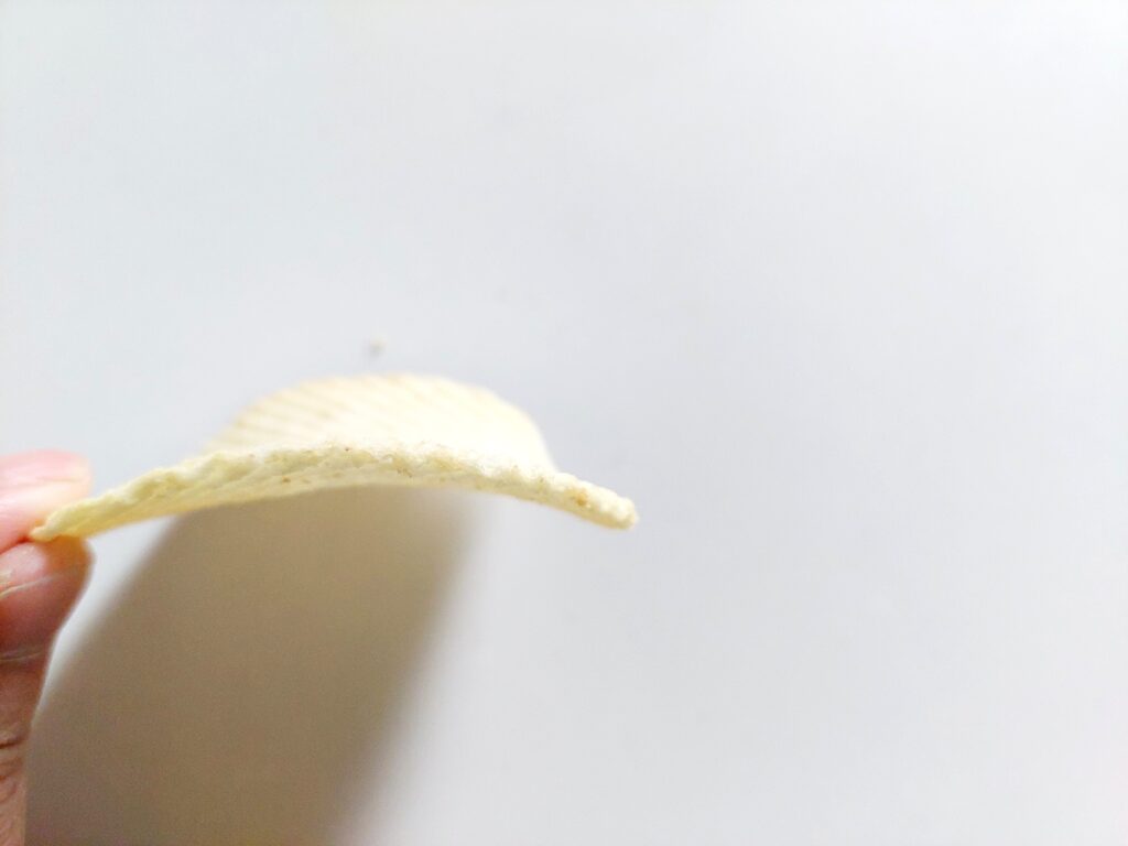 コープ「おいもがおいしい厚切りポテトチップス　野菜コンソメ味」厚さ