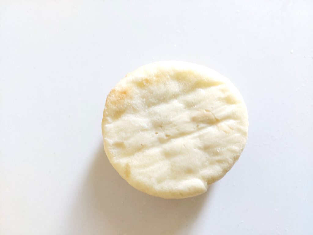 コープ「4種チーズのまんまるピッツア」凍った画像裏