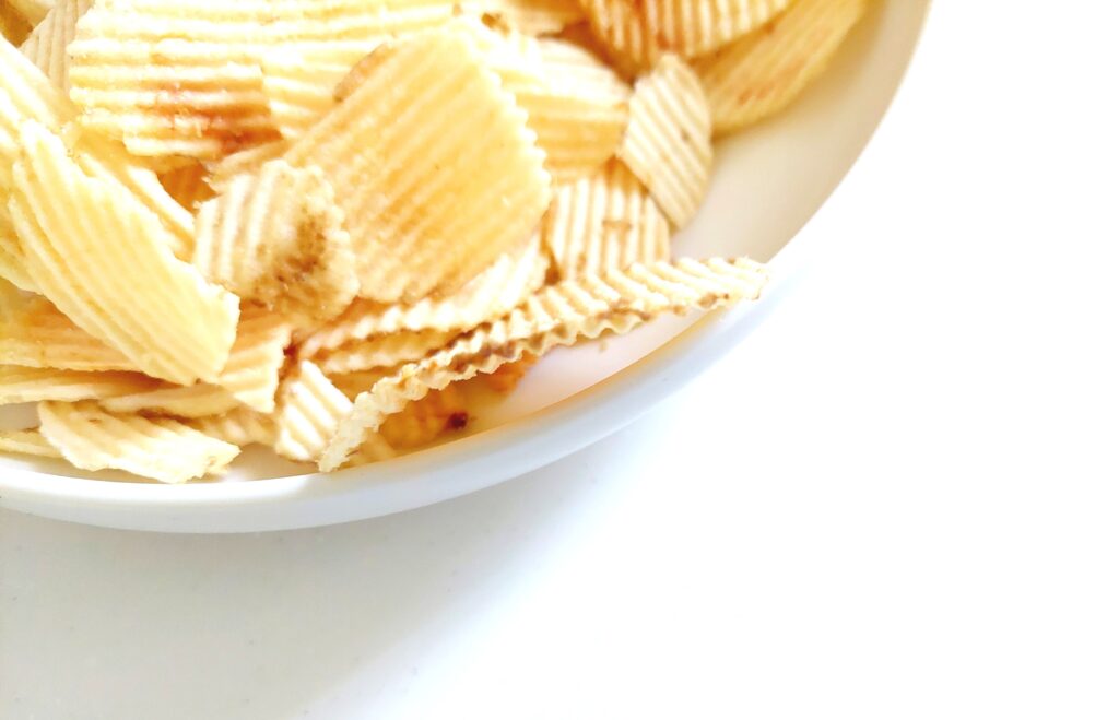 コープ「おいもがおいしい厚切りポテトチップスあっさりしお味」厚さ