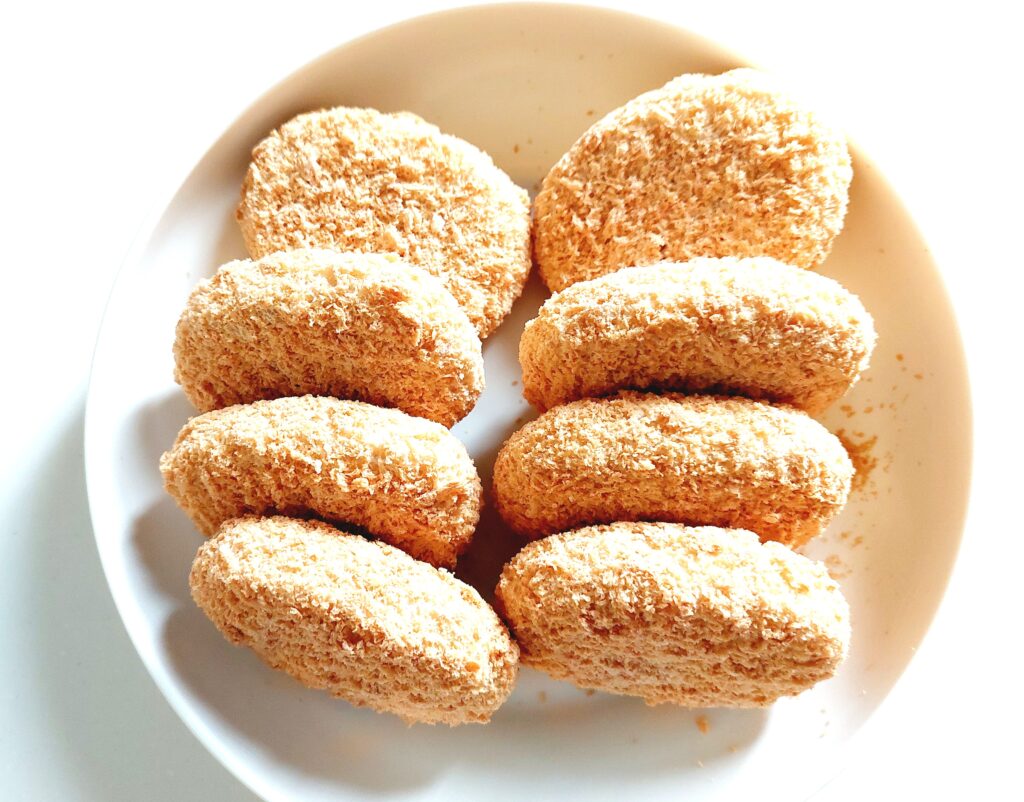 パルシステム「産直じゃがいものレンジコロッケ（産直豚肉使用）」中身を全部出してみた