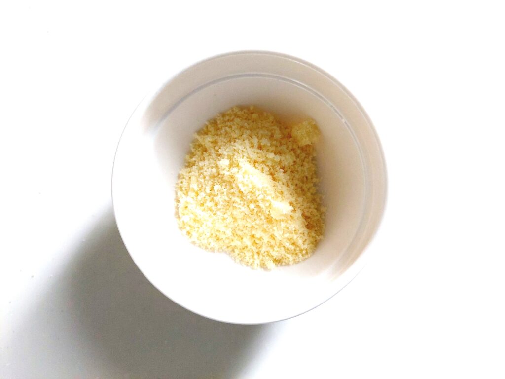 コープ「パルメザンチーズ」中身の画像
