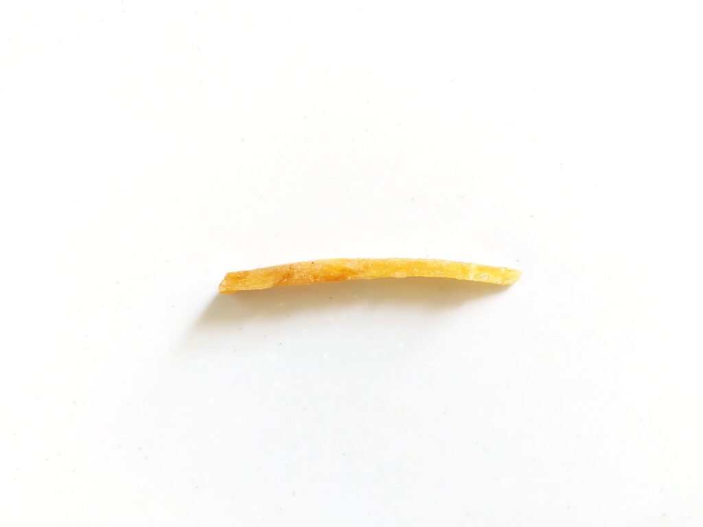 コープ「九州の薄切り芋けんぴ（分包）」厚さ
