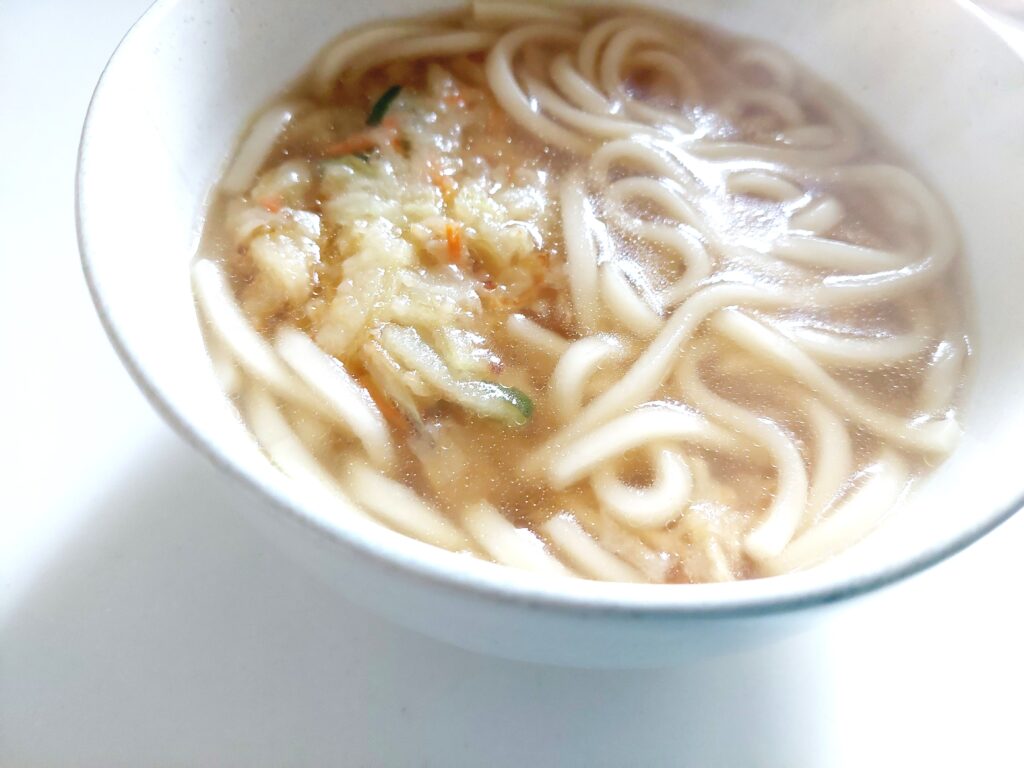 コープ「讃岐５種野菜のかき揚げうどん」天ぷらトロトロ