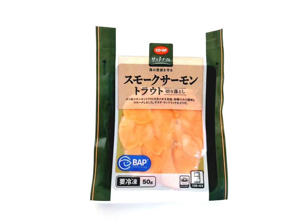 コープ「スモークサーモントラウト切り落とし」パッケージ画像