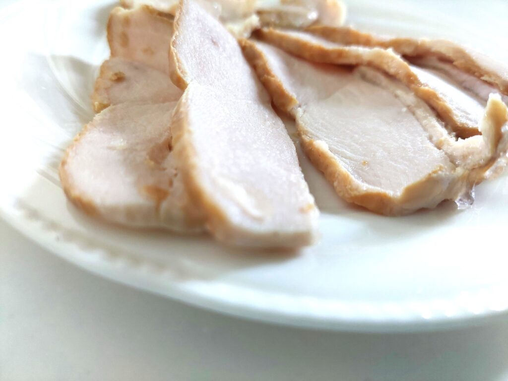 コープ「産直げん気鶏で作ったサラダチキンスモーク」厚さ