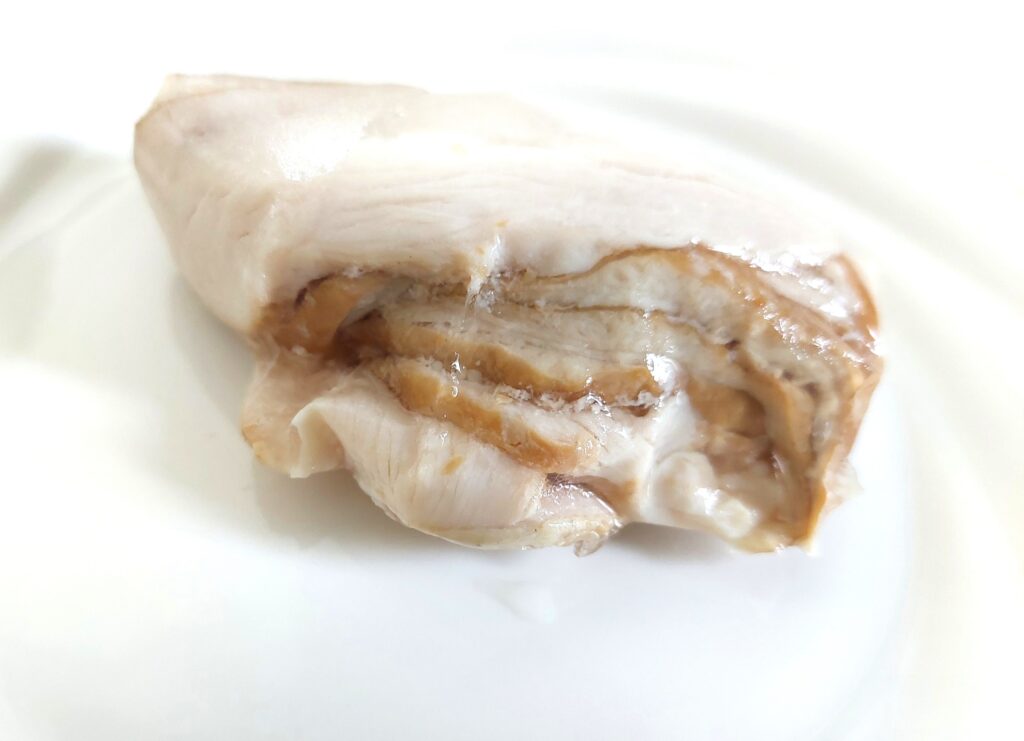 コープ「産直げん気鶏で作ったサラダチキンスモーク」断面