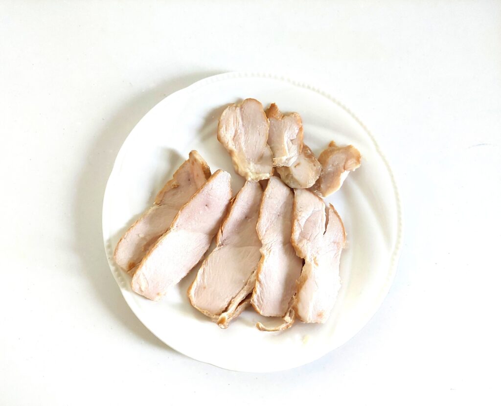 コープ「産直げん気鶏で作ったサラダチキンスモーク」キレイに並べてみた