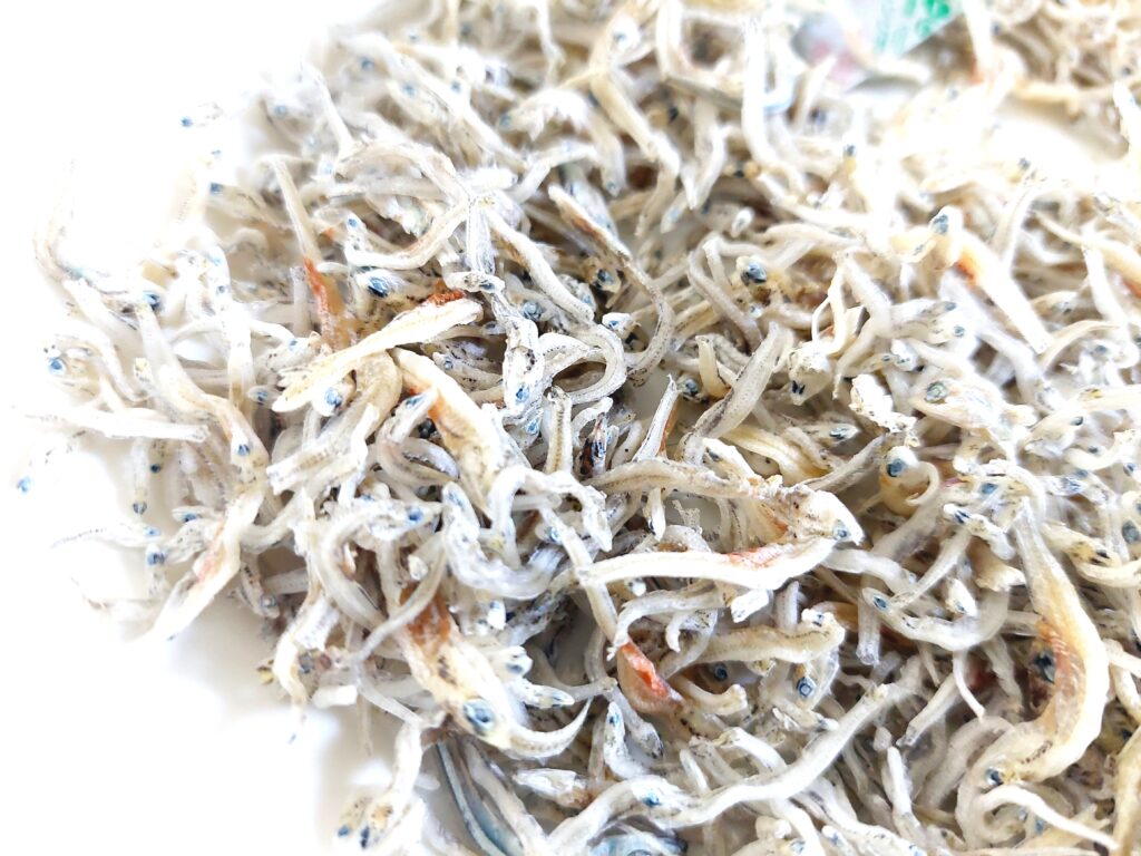 コープ「国内産ちりめん」長いのも混ざっている