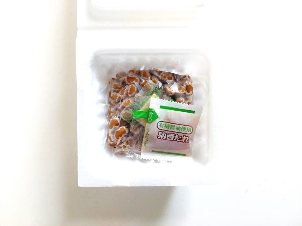 コープ「有機栽培大豆小粒納豆」フタをあけてみた