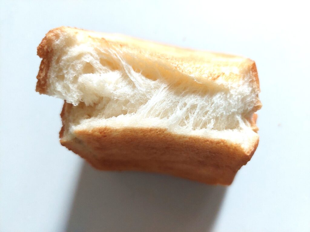 「コープデリ食パン」焼いて半分に割ってみた