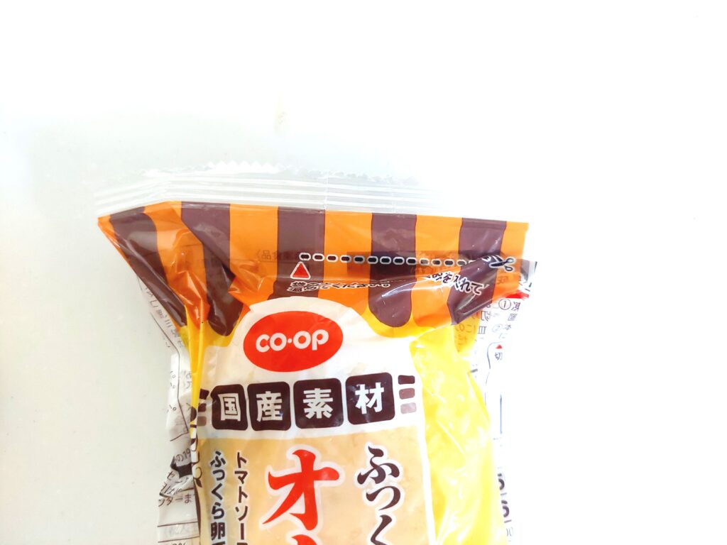 コープ「ふっくら卵のオムライス」切り込み線
