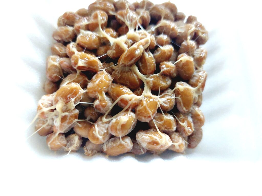 コープ「有機栽培大豆小粒納豆」納豆中身アップ