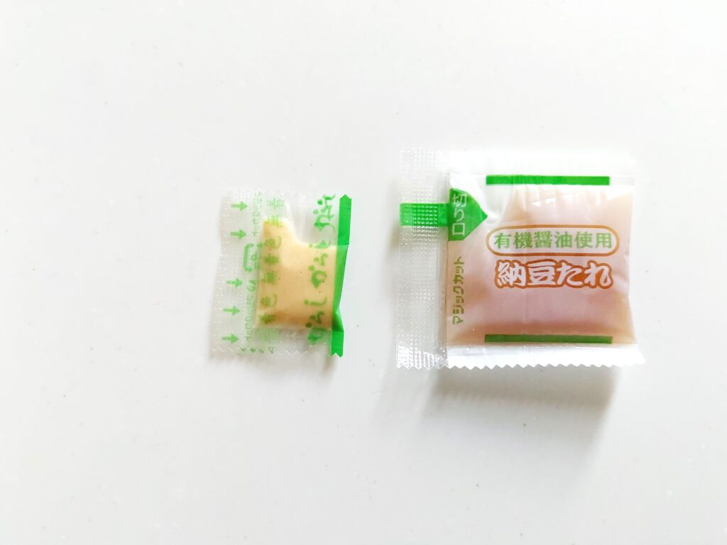 コープ「有機栽培大豆小粒納豆」添付しょうゆとからし