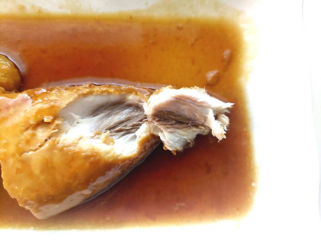コープ「骨取りさばの煮付け（しょうゆ）」身をほぐしてみた