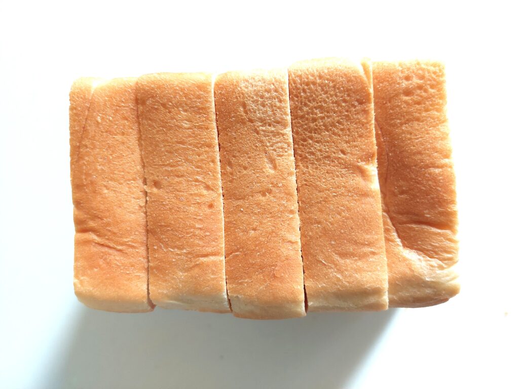 「コープデリ食パン」下から見た