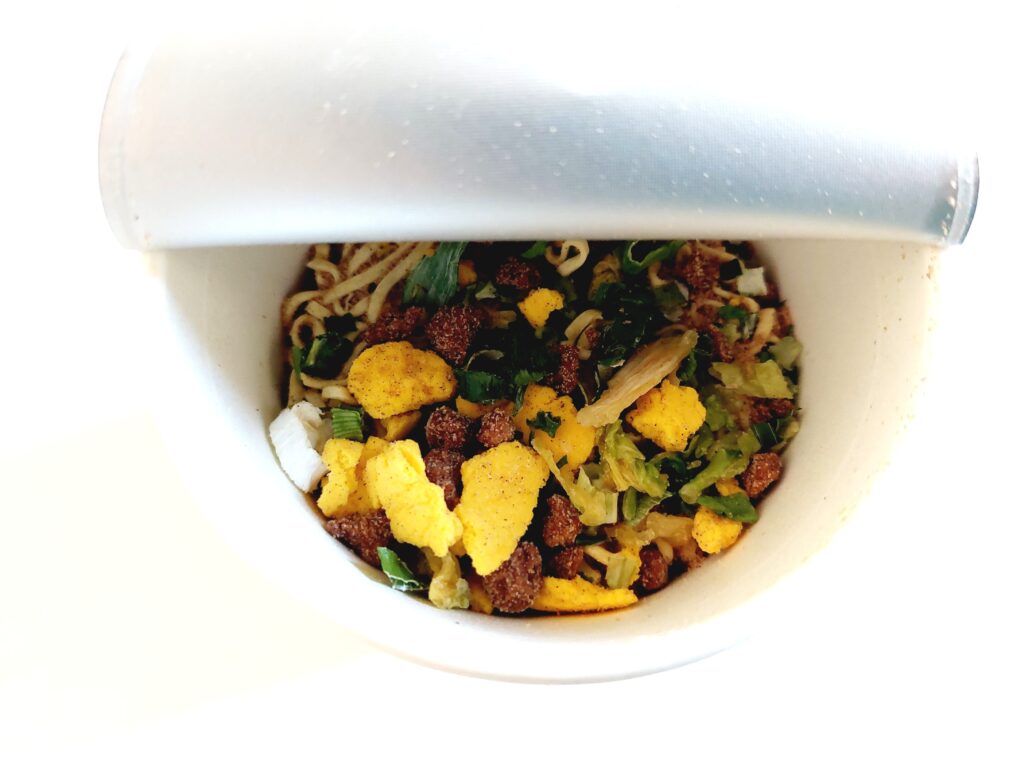 コープ「醤油ラーメン（鶏だししょう油味）」フタをあけてみた