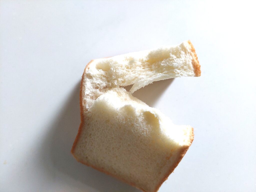 「コープデリ食パン」半分に割ってみた