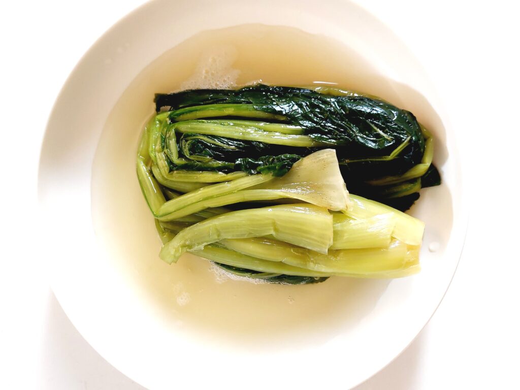 コープ「野沢菜漬」中身をお皿に出してみた