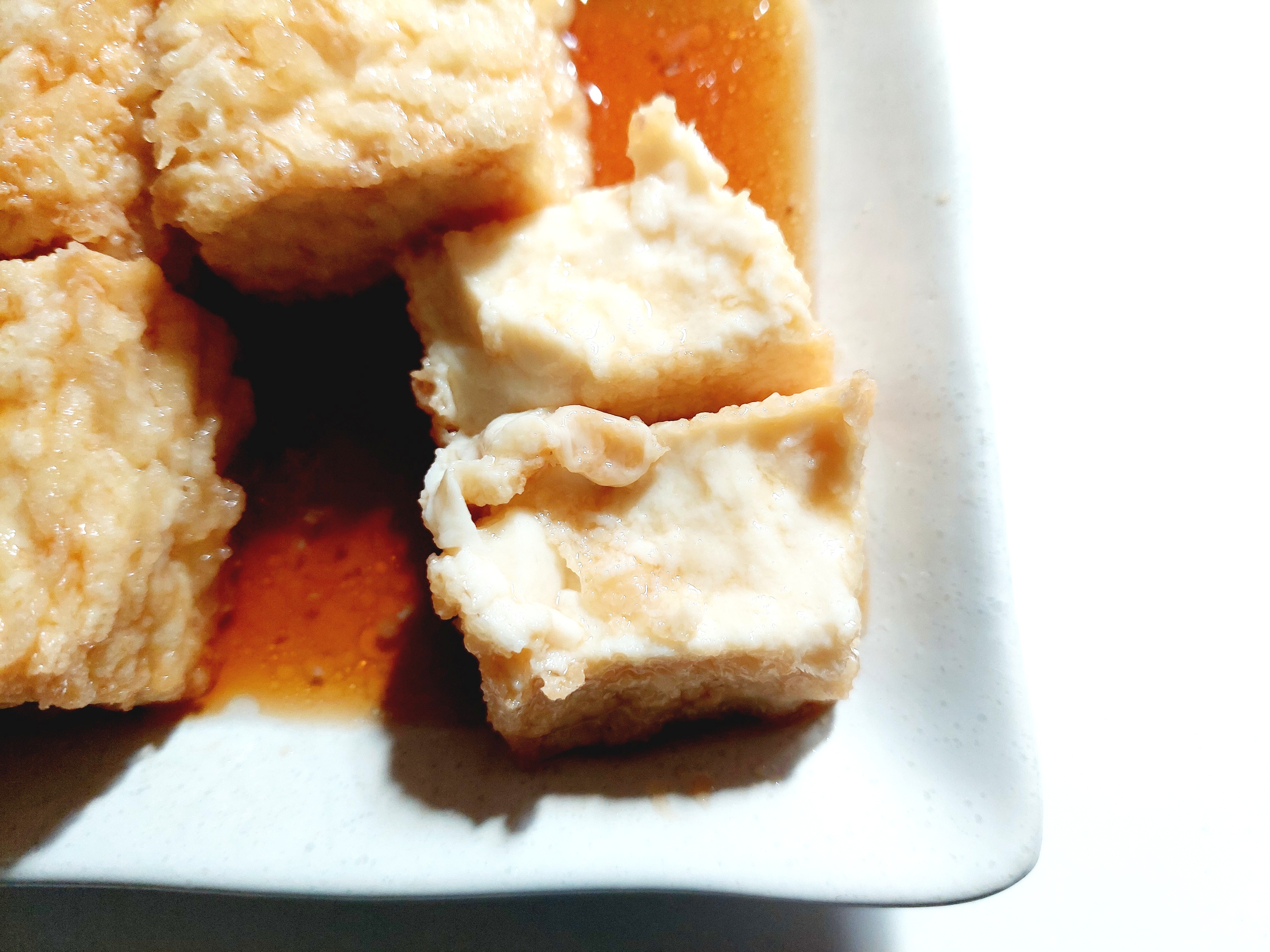 コープ「揚げ出し豆腐（たれ付）」半分に割ってみた