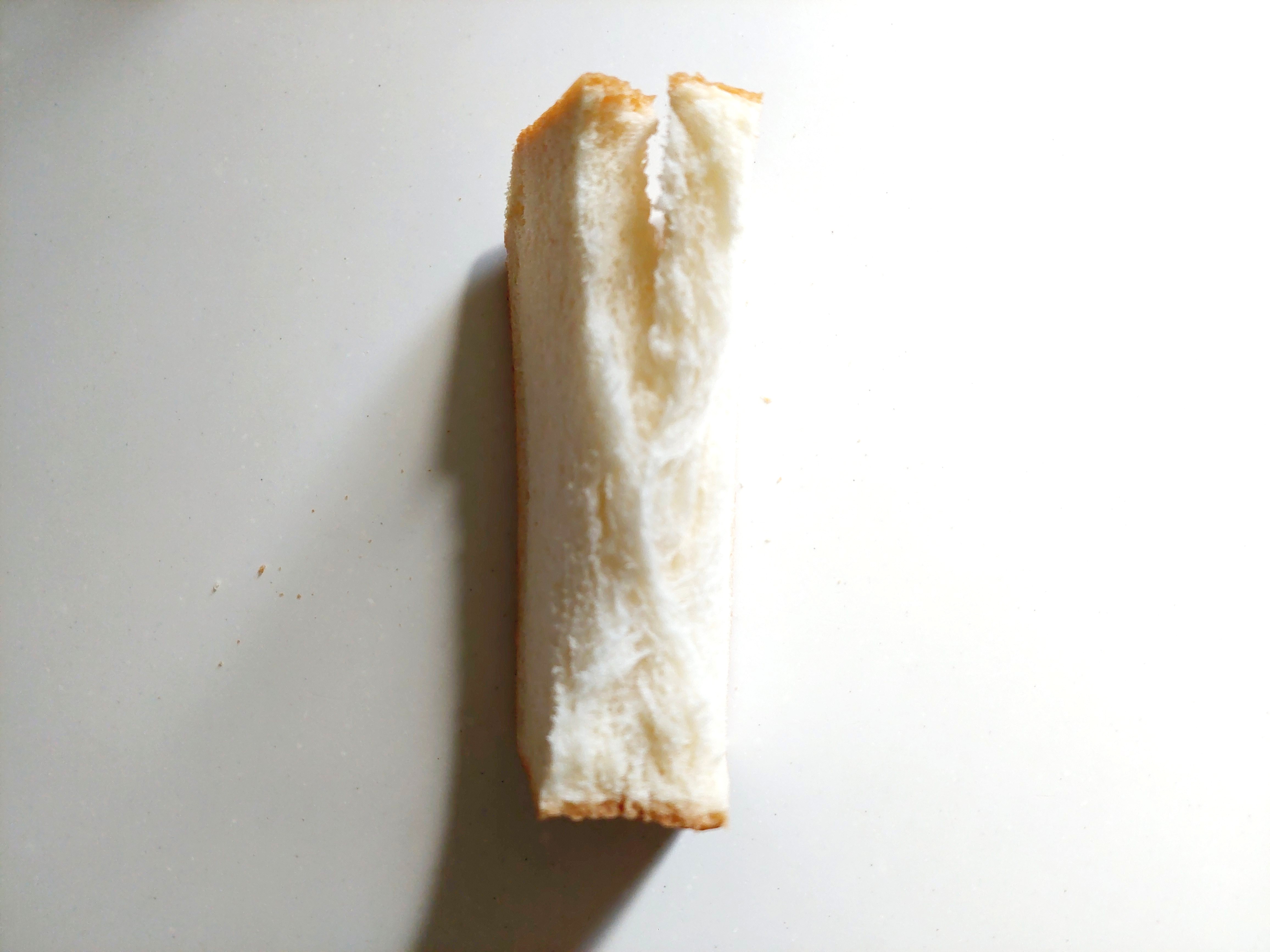 コープ「毎日食パン」半分に割ってみた